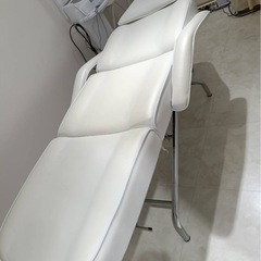 サロン　施術用ベッド　の画像