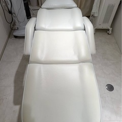 サロン　施術用ベッド　の画像