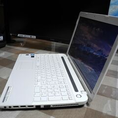 東芝15.4インチ　M.2SSDでストレスなくお使いいただけますWindows11ノートパソコン（返品可）の画像