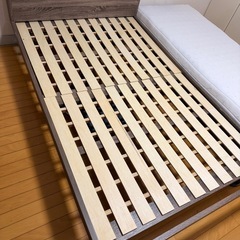 セミダブルベットフレームの画像