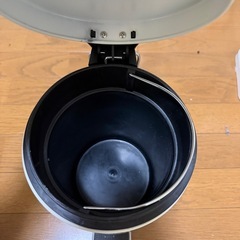 ゴミ箱の画像