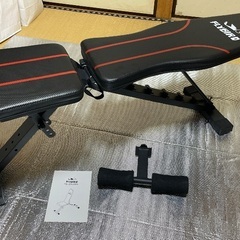 トレーニングベンチとダンベルセットの画像