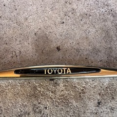 トヨタ純正　ゴールドナンバーフレームの画像