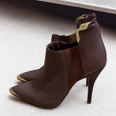 ゴールド金具 レザー ショートブーツ 36 ポインテッドトゥ ピンヒール 大人女子 美脚 上品 きれいめの画像