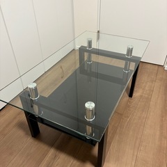 ガラステーブルの画像