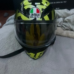 aguヘルメット、インカム付きの画像