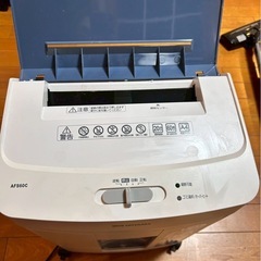 アイリスオーヤマ オートフィードシュレッダー AFS60C／A4対応・60枚自動細断／2020年製の画像