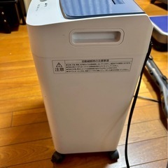 アイリスオーヤマ オートフィードシュレッダー AFS60C／A4対応・60枚自動細断／2020年製の画像