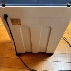 アイリスオーヤマ オートフィードシュレッダー AFS60C／A4対応・60枚自動細断／2020年製の画像