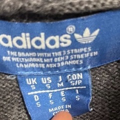 adidas ニットパーカーの画像