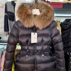 モンクレールダウンジャケットの画像