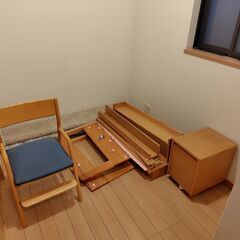 LOWYA　子供用学習机と椅子の画像