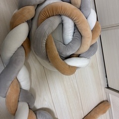 三つ編みクッションの画像