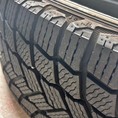 215/50R18  スタッドレス　バリ溝の画像