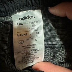 adidas（アディダス）黒 ハーフパンツ Mサイズ チャック付きポケット の画像