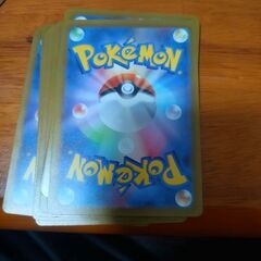 子供ポケモンカードの画像