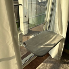 猫 窓取り付けハンモックの画像