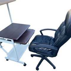 デスクとオフィスチェアセットの画像