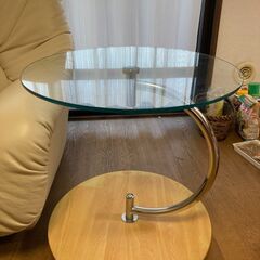 【美品】ガラステーブル丸型（引取必要。引取日限定）の画像