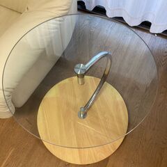 【美品】ガラステーブル丸型（引取必要。引取日限定）の画像