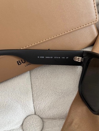 新品Burberryサングラス