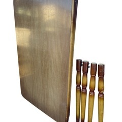 ダイニングテーブルの画像