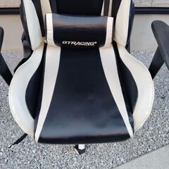 【美品・配送も可能です】GTRacing ゲーミングチェア ヘッドレスト ランバーサポート ひじ掛け付き 高さ調整機能 PUレザー ホワイトの画像