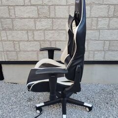 【美品・配送も可能です】GTRacing ゲーミングチェア ヘッドレスト ランバーサポート ひじ掛け付き 高さ調整機能 PUレザー ホワイトの画像