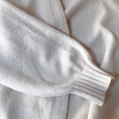 ⑩ニットカーディガン羽織りの画像