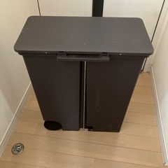 ゴミ箱の画像