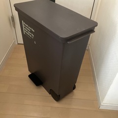 ゴミ箱の画像