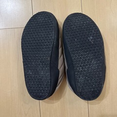 22cmニューバランスの「キャラバンモック」スリッポンの画像