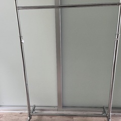 ハンガーラックの画像