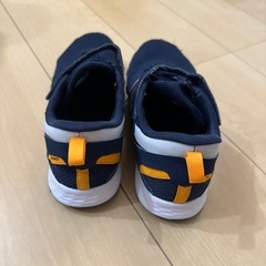 23cmニューバランスのキッズランニングシューズの画像