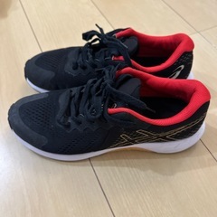 23.5cmアシックスのレーザービームのランニングシューズの画像