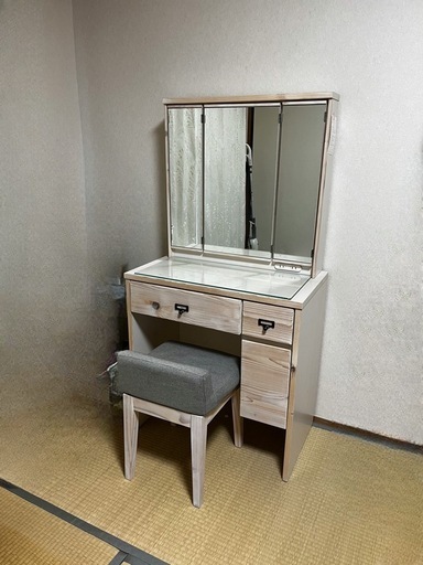 ドレッサー三面鏡 (いくみ) 広島のドレッサーの中古あげます・譲ります