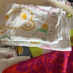 フェイスタオル6枚　大判ハンドタオル2枚　サンリオバスタオル2枚の画像