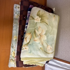 毛布、敷布団まとめて5点
の画像