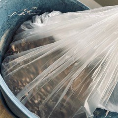 植木鉢と土の画像