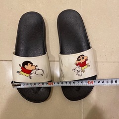 クレヨンしんちゃん　サンダルの画像