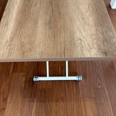 ダイニングテーブルの画像