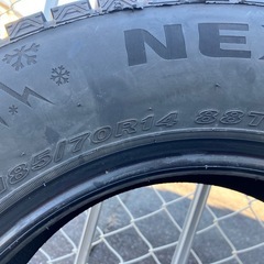スタッドレスタイヤ4本(タイヤのみ)の画像