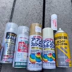 油性と水性ペンキ、ラッカースプレー、透明ワニスなどの画像