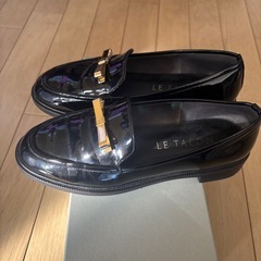 LE TALON ブラックエナメルローファー
の画像