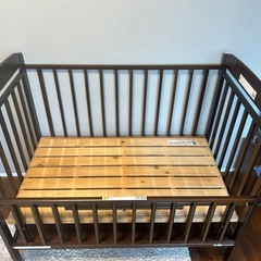 ベビーベッド（木製）の画像