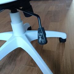 ニトリ オフィスチェア OC501　ホワイトの画像