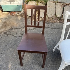 演劇にて使用しておりました椅子達の画像