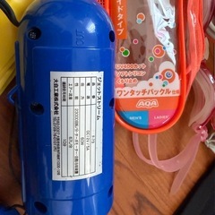 浮き輪、空気入れ、ビーチボード、ゴーグル、水泳帽等の画像