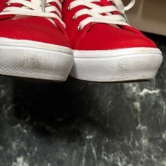 スニーカー レッド レディースの画像