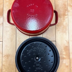 【美品】ストウブ 「 ピコ ココット ラウンド チェリー 22cm 」 両手 鋳物 ホーロー 鍋 IH対応の画像